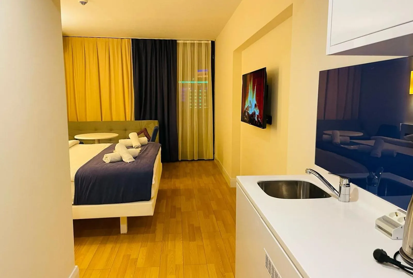 Hotel Orbi City Twin Towers-Batumi Apartments 0*, Batumi