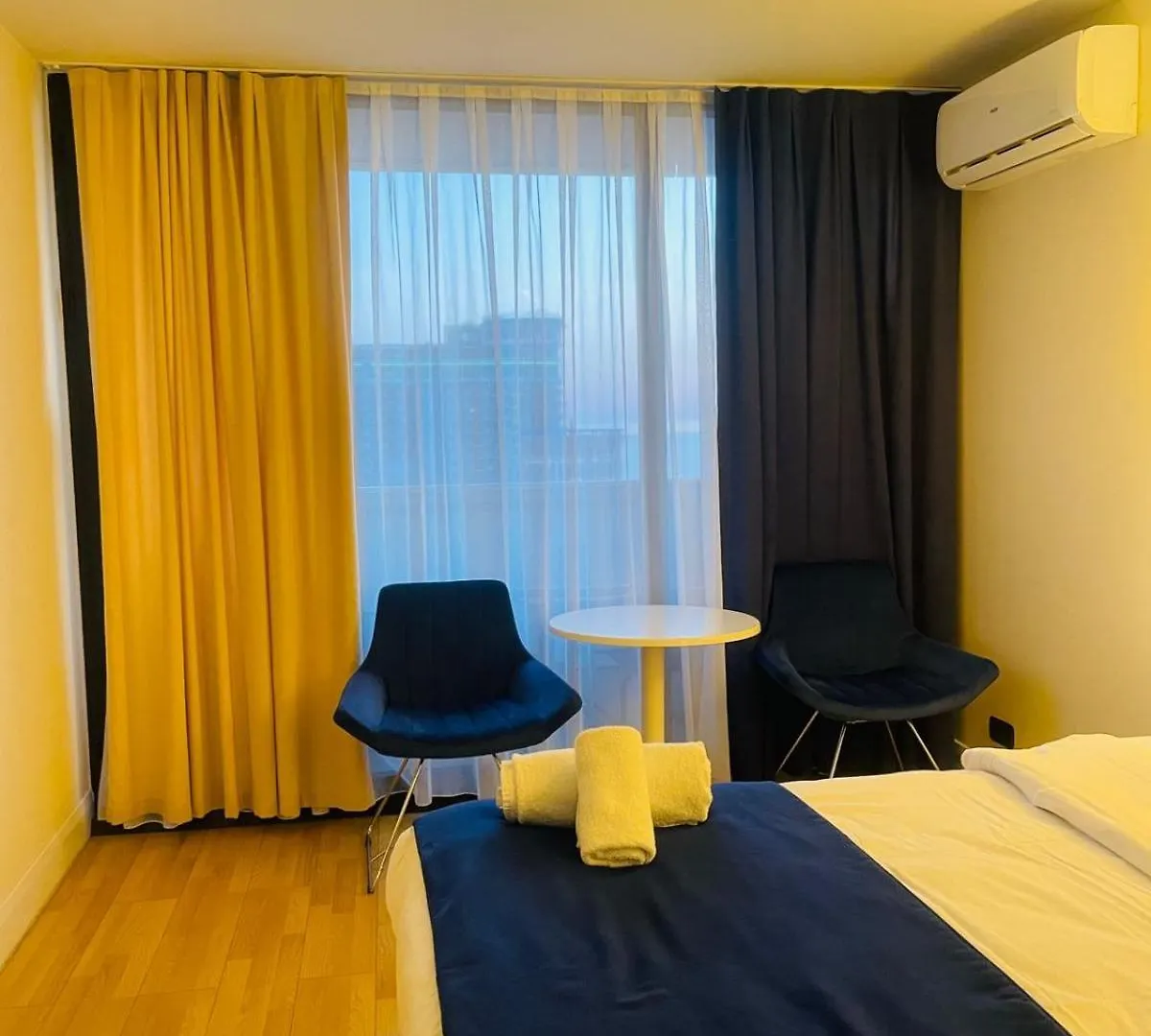 Hotel Orbi City Twin Towers-Batumi Apartments 0*, Batumi